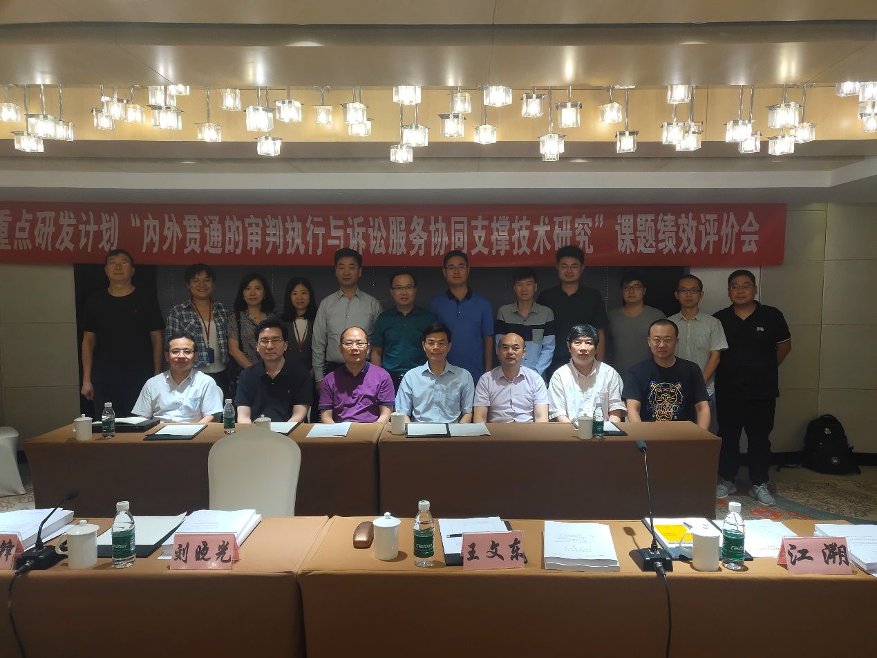 图片包含 室内, 人, 大, 桌子描述已自动生成